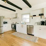 Quaint Vintage Reno In Manheim