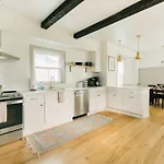 Quaint Vintage Reno In Manheim