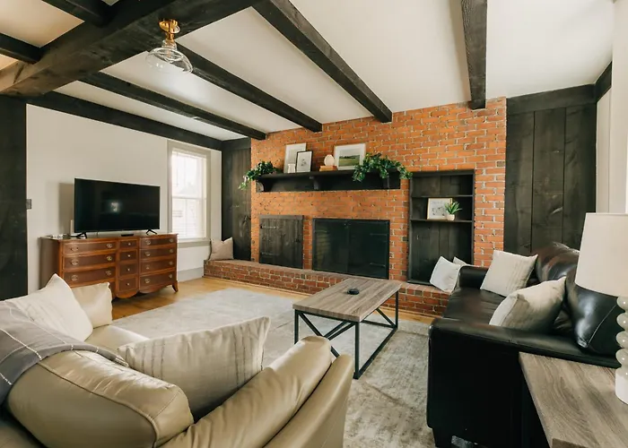 Quaint Vintage Reno In Manheim