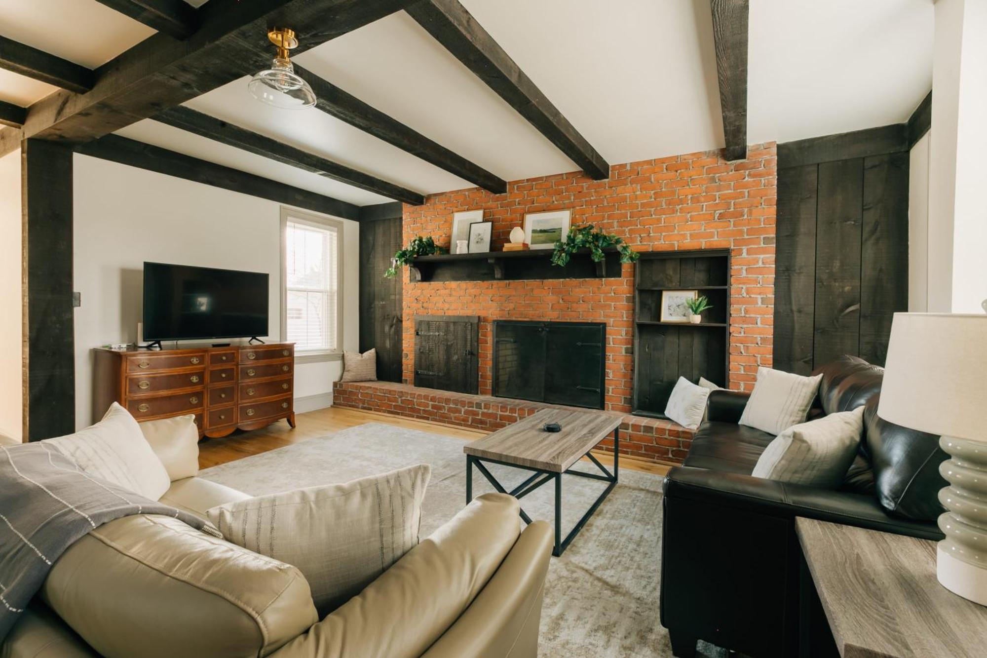 Quaint Vintage Reno In *